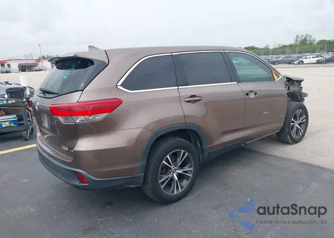 2019 Toyota Highlander Le Plus z USA, uszkodzony, nr VIN 5TDZZRFH5KS349248